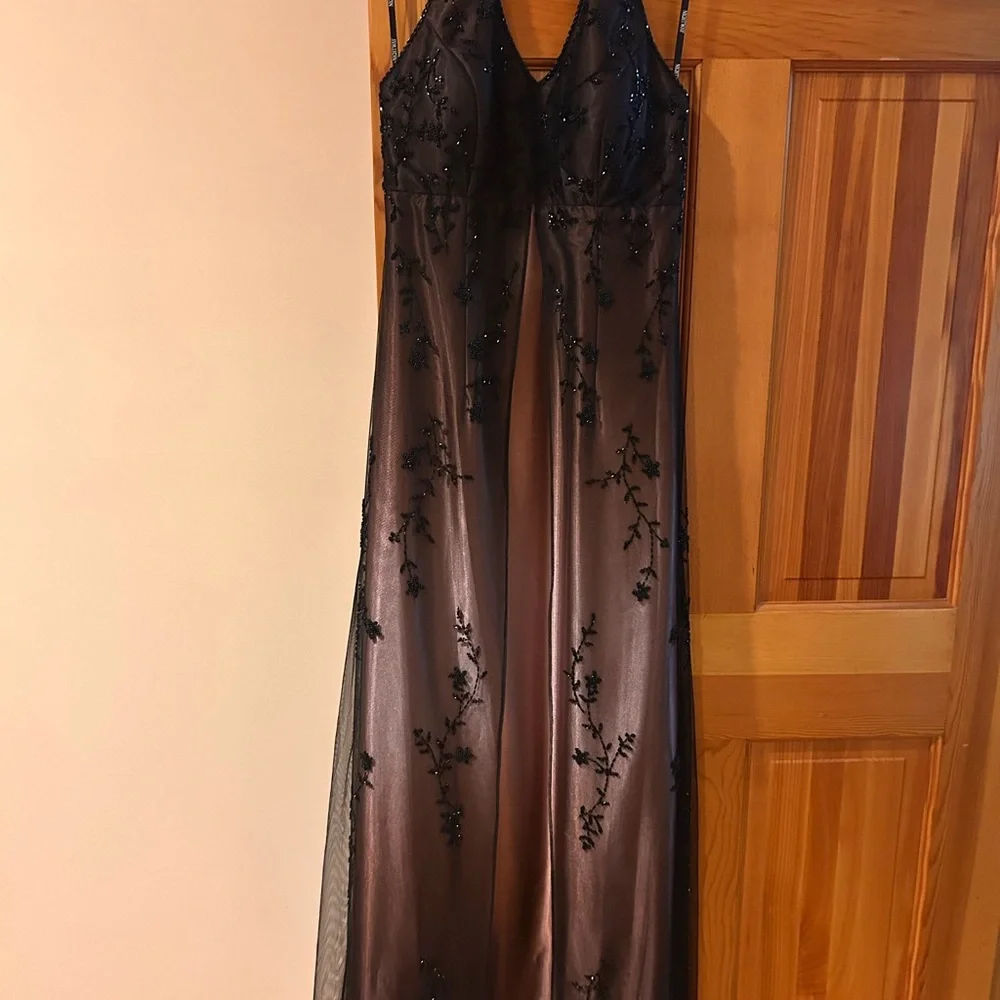 Elegant Dress with Beaded Overlay - Picture 3 of 5